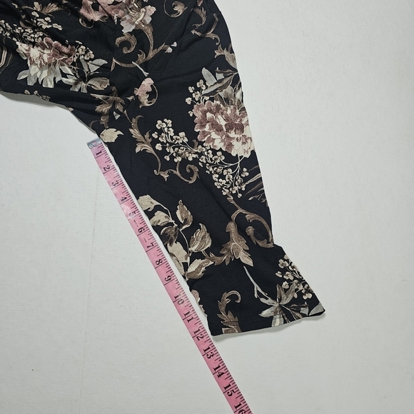 Avenue size 18/20 black with mauve floral half sleeve blouse. - Picture 3 of 8
